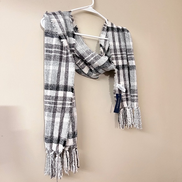 Winter Charter Club Women’s Grey Chenille Square-Plaid Scarf NEW - Picture 2 of 3